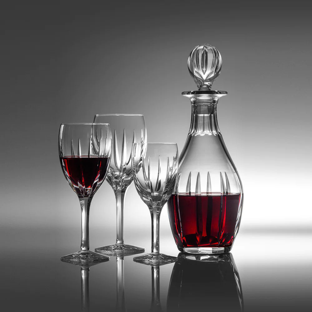 What is the Difference Between a Carafe and a Decanter?